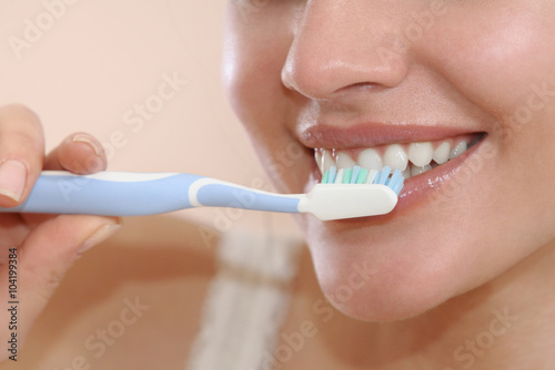 Women brush your teeth