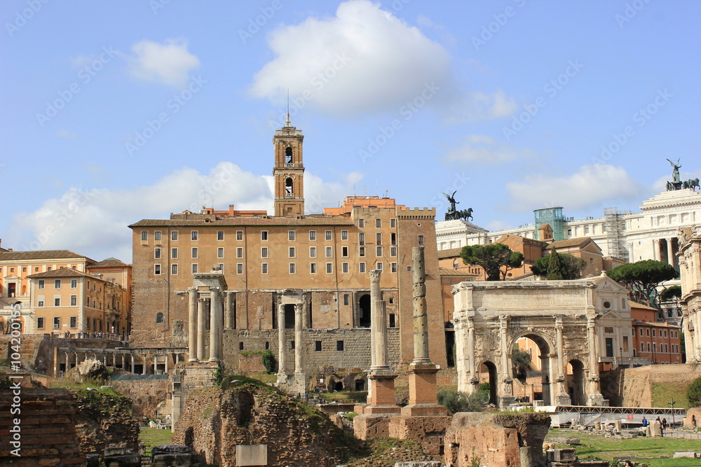 Rom: Blick über das berühmte Forum Romanum (Italien)
