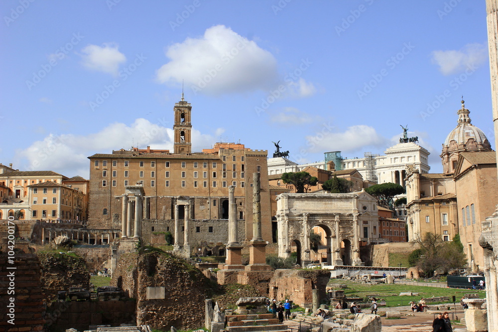 Panorama: Blick über das berühmte Forum Romanum in Rom (Italien)