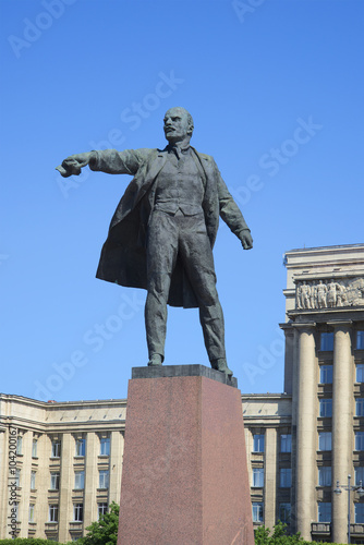 Скульптура В.И. Ленина на Московской площади крупным планом. Санкт-Петербург