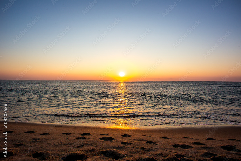 Strand am Schwarzen Meer im Sonnenaufgang