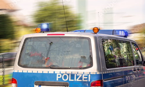 Polizeiwagen Streifenwagen Einsatz mit Blaulicht