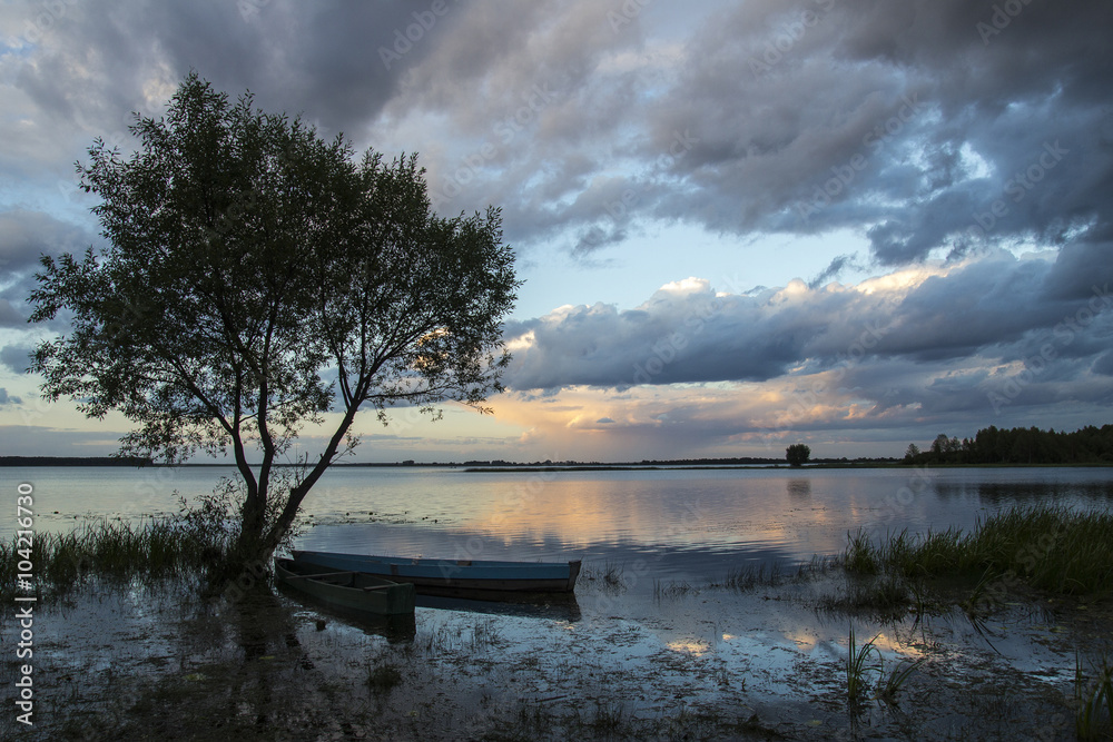 Obraz premium Boat on the lake
