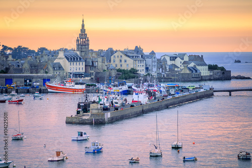 Obraz na płótnie Sunset over the port of Roscoff, Brittany, France w salonie
