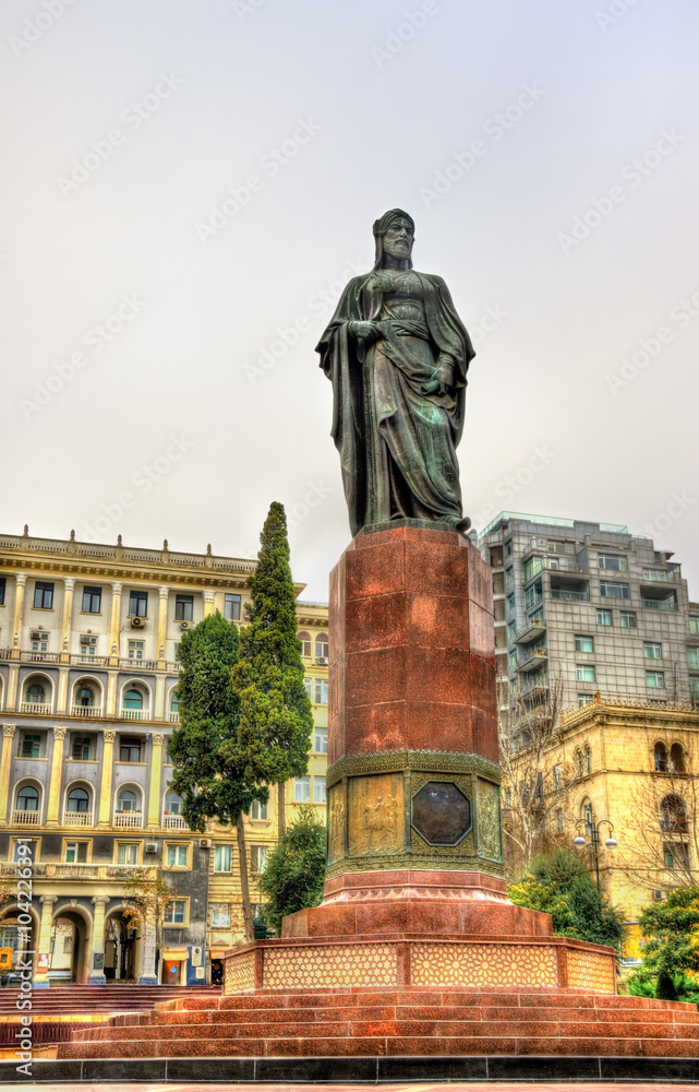 Obraz premium Statue of Nizami Ganjavi in Baku