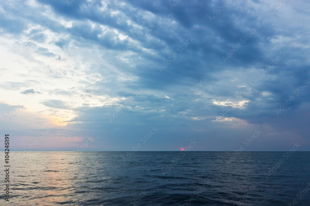 Obraz premium Beautiful sunrise with dramatic sky over Black sea, Crimea