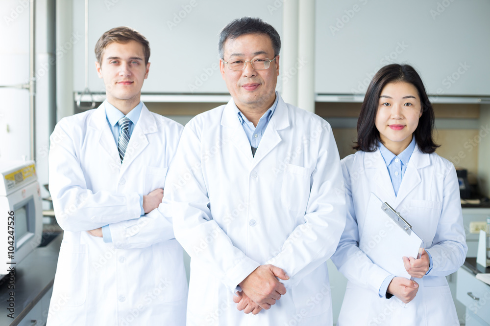 Fototapeta premium people doing chemical experiment in modern lab