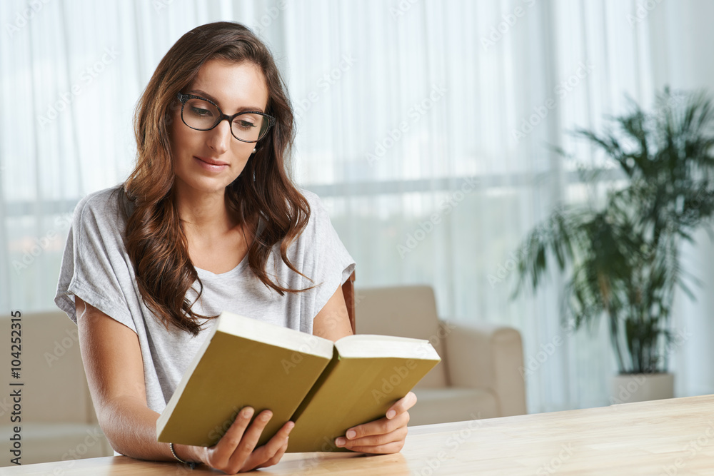 Enjoying book Enjoying book