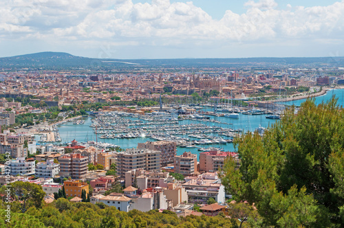 Mallorca, Isole Baleari, Spagna: vista panoramica della città di Palma vista dal castello di Bellver, 11 giugno 2012