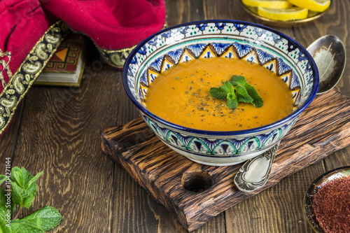 Lentil cream soup with lemon slices with mint