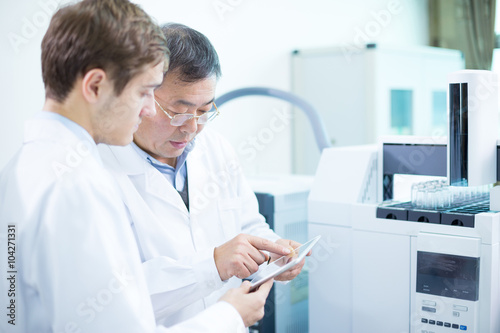 Wallpaper Mural people analysis chemical experimental data with tablet Torontodigital.ca