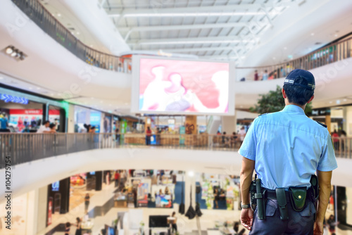 Canvas Print Security guard in shopping mall