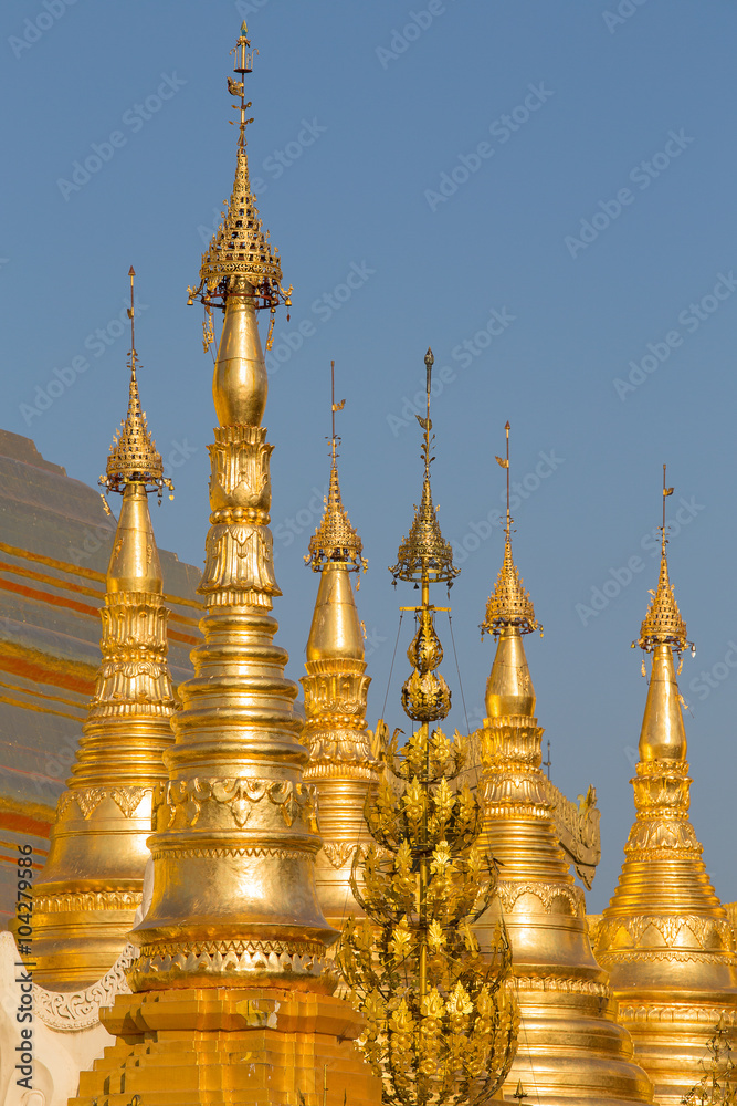 Fototapeta premium Shwedagon Pagoda in Yangon, Myanmar.