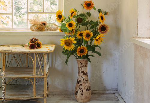 Fototapeta Naklejka Na Ścianę i Meble -  old white interior with sunflower