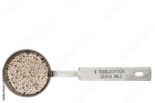Fotografie white chia seeds in a tablespoon