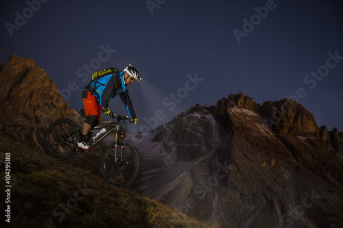 mounatinbiker in the night downhill