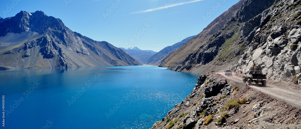 Obraz premium Enbalse El Yeso Glacial Reservoir in Santiago, Chile