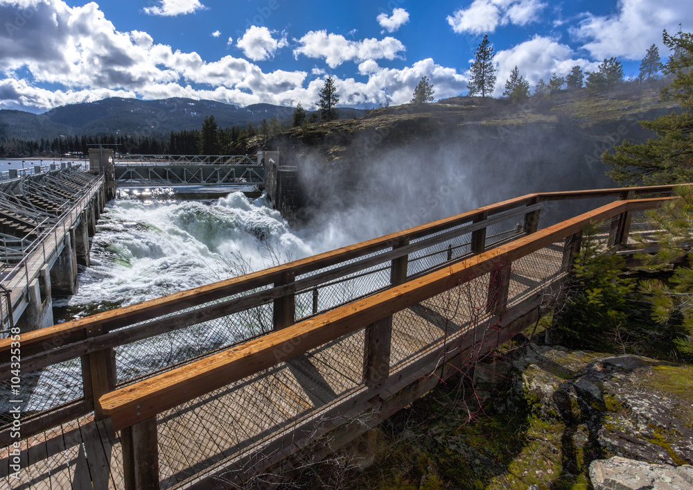 Fototapeta premium Post Falls Dam overlook.