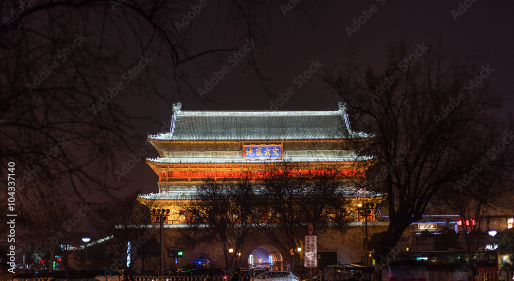 Fototapeta premium Night landscape of Xian ancient Drum Tower at the ancient city w