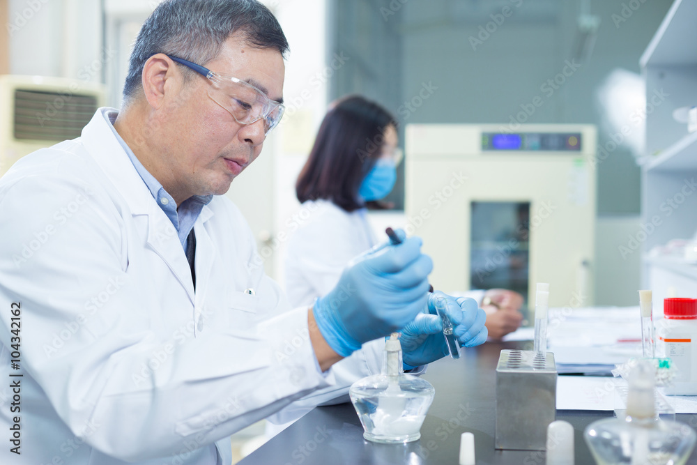 people do medical experiment in lab people do medical experiment in lab
