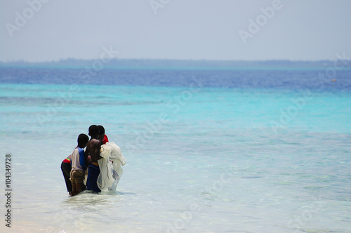 Cast Net Fishing - Zanzibar - Tanzania © Adwo