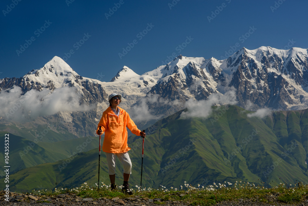 tourist in mountains_summer vacations