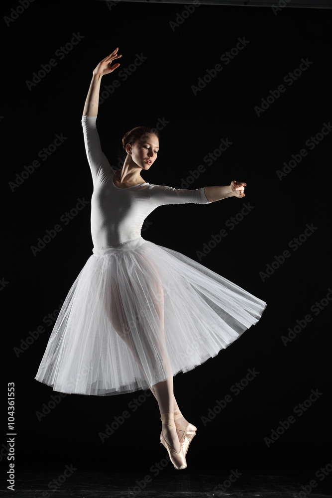 Fototapeta premium Ballerina in white