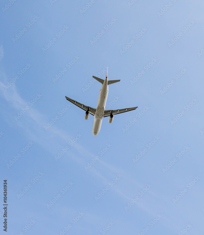 Fototapeta premium airplane in blue sky