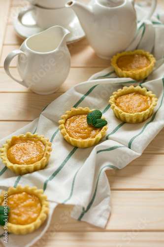 Homemade tartlets with citrus curd