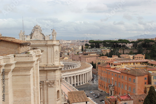 Blick von der Kuppel des Petersdoms auf den Vatikan