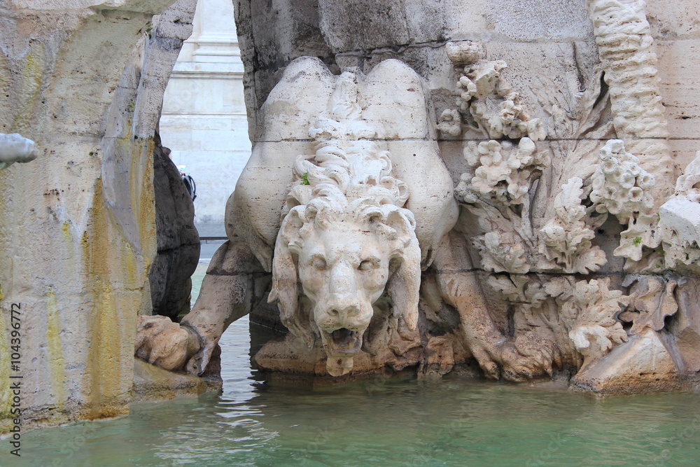 Löwe: Detail am Vierströmebrunnen auf der Piazza Navona in Rom
