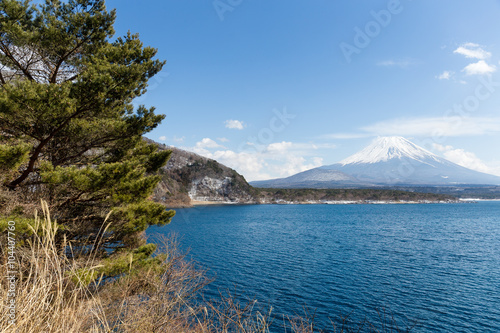 Mountain Fuji and Lake Motosu © leungchopan