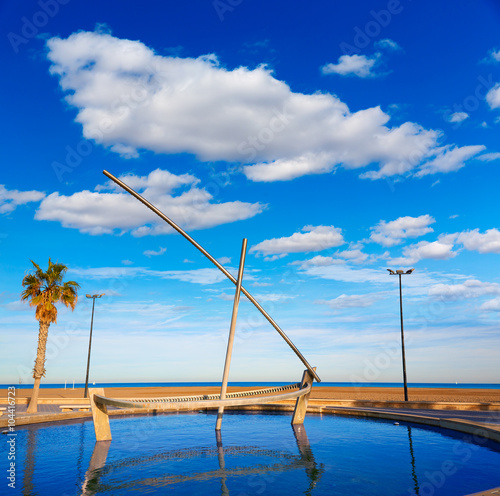Tableau sur toile Valencia La Malvarrosa boat statue fountain