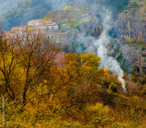 Autumn in Calabria: smoking among branches