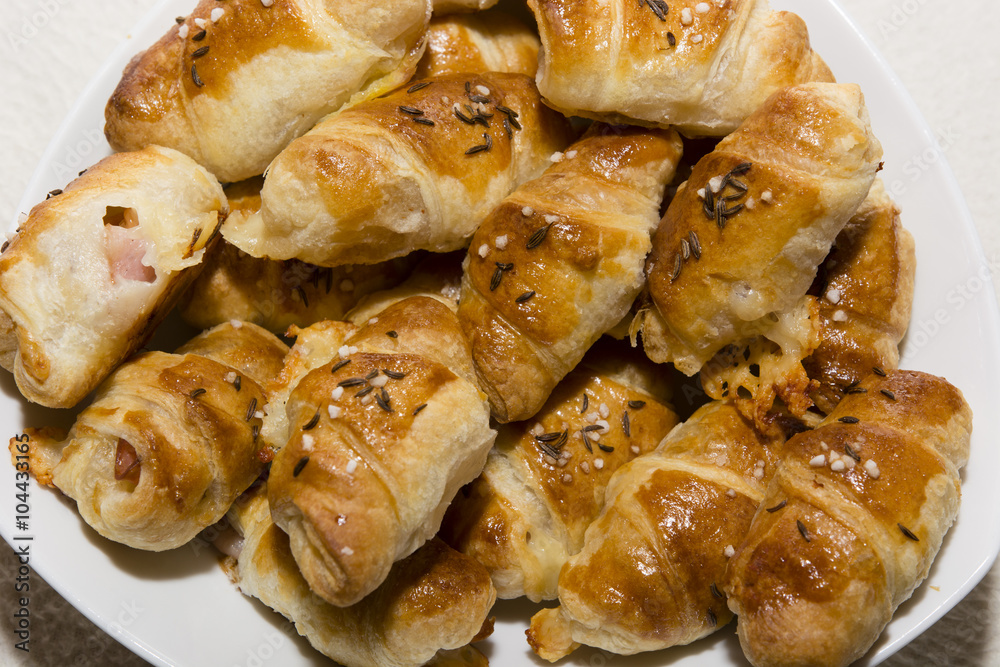 fried raviolis with meat filling puff pastry