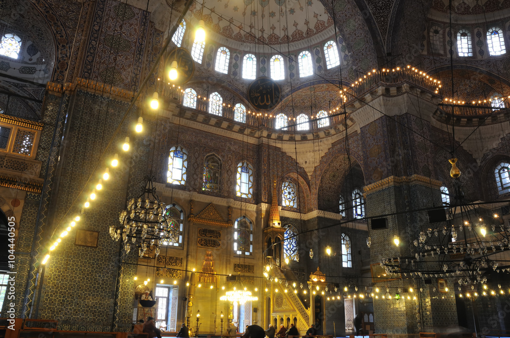 Obraz premium friday prayers inside a large mosque