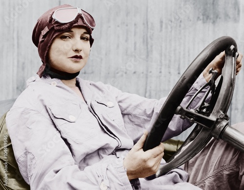 Fototapet Portrait of female driver