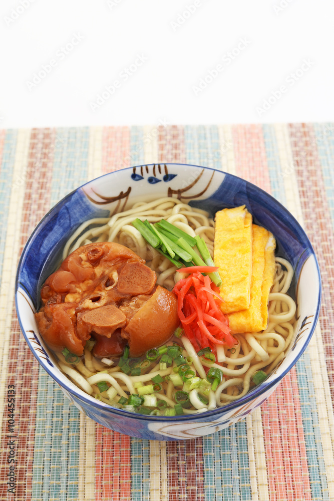 沖縄伝統の豚足テビチそば 沖縄伝統の豚足テビチそば
