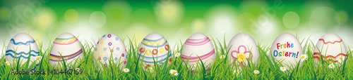 Header Frohe Ostern - Bemalte Ostereier auf der Wiese