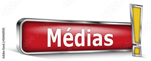Médias sur panneau rouge