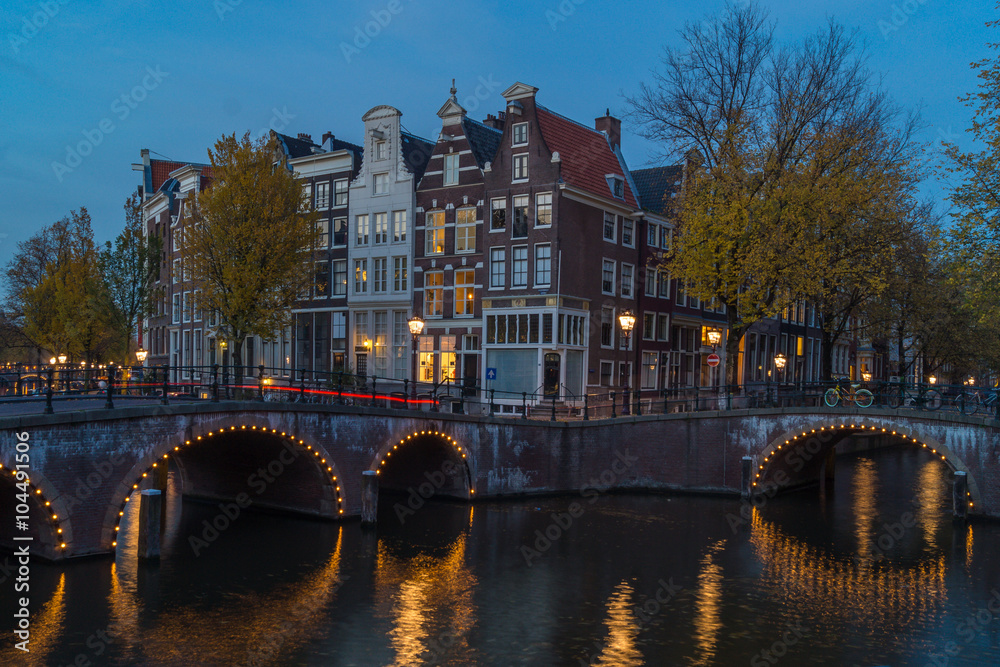 Amsterdamer Gracht und Brücke