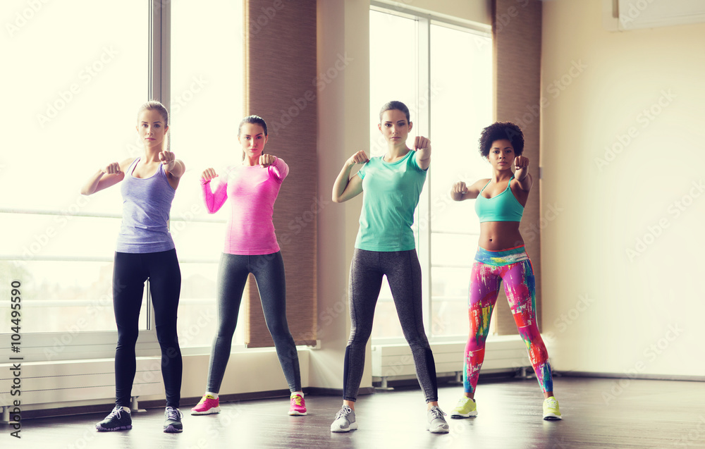 Naklejka premium group of women working out in gym