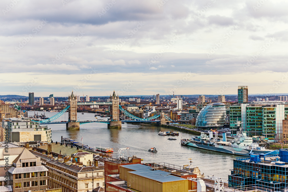 Beautiful Urban View of Famous Landmarks in London, England Beautiful Urban View of Famous Landmarks in London, England