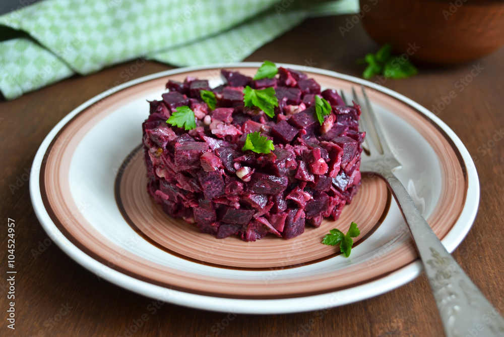 Salad with beets and chicken with walnut sauce Salad with beets and chicken with walnut sauce
