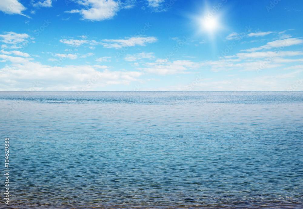Fototapeta premium Beautiful sky and blue sea
