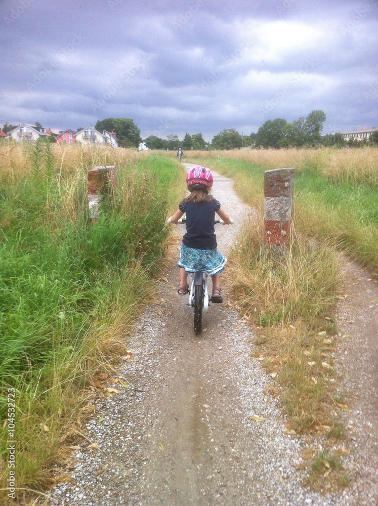 Kind auf Fahrrad Kind auf Fahrrad