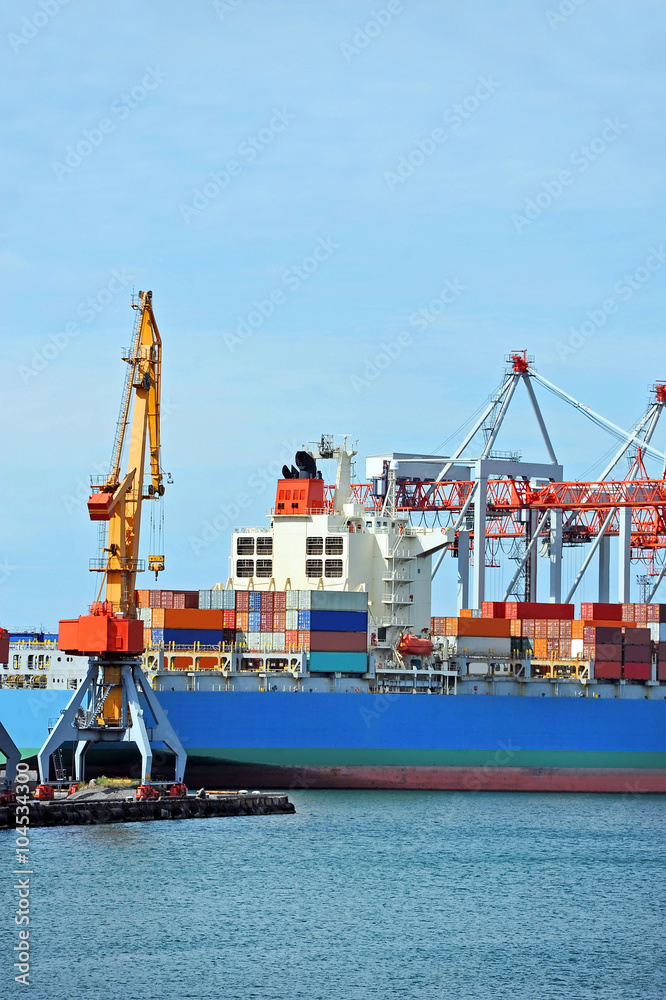 Fototapeta premium Cargo crane and ship
