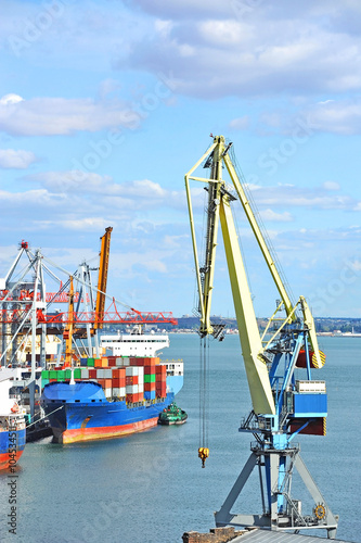 Cargo crane and ship © Unkas Photo