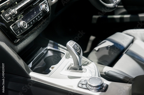 Automatic transmission gear shift in car