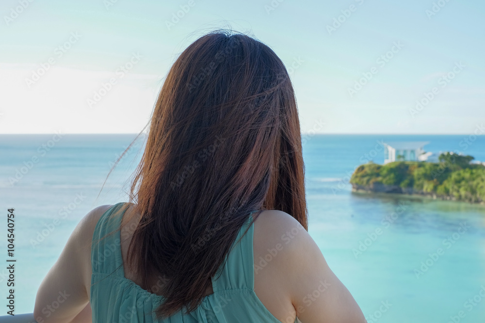 海を見る女性 -young woman relax in Tropical resort　
